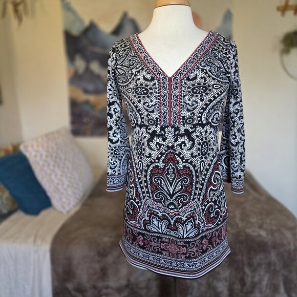 White House Black Market Paisley Tunic Top XS NWT V-Neck Long Sleeve - Picture 3 of 16